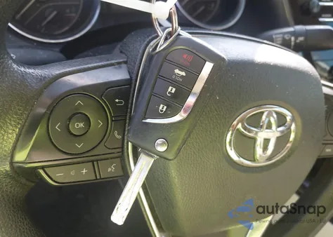 2019 Toyota Camry L/Le/Xle/Se/Xse z USA, uszkodzony, nr VIN 4T1B11HK7KU262896